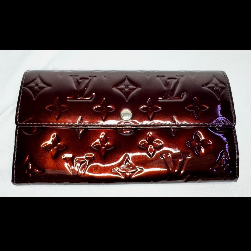 LV Authentic Louis Vuitton Venris Sarah long wallet.TH4098 w/ box and dust bag!!